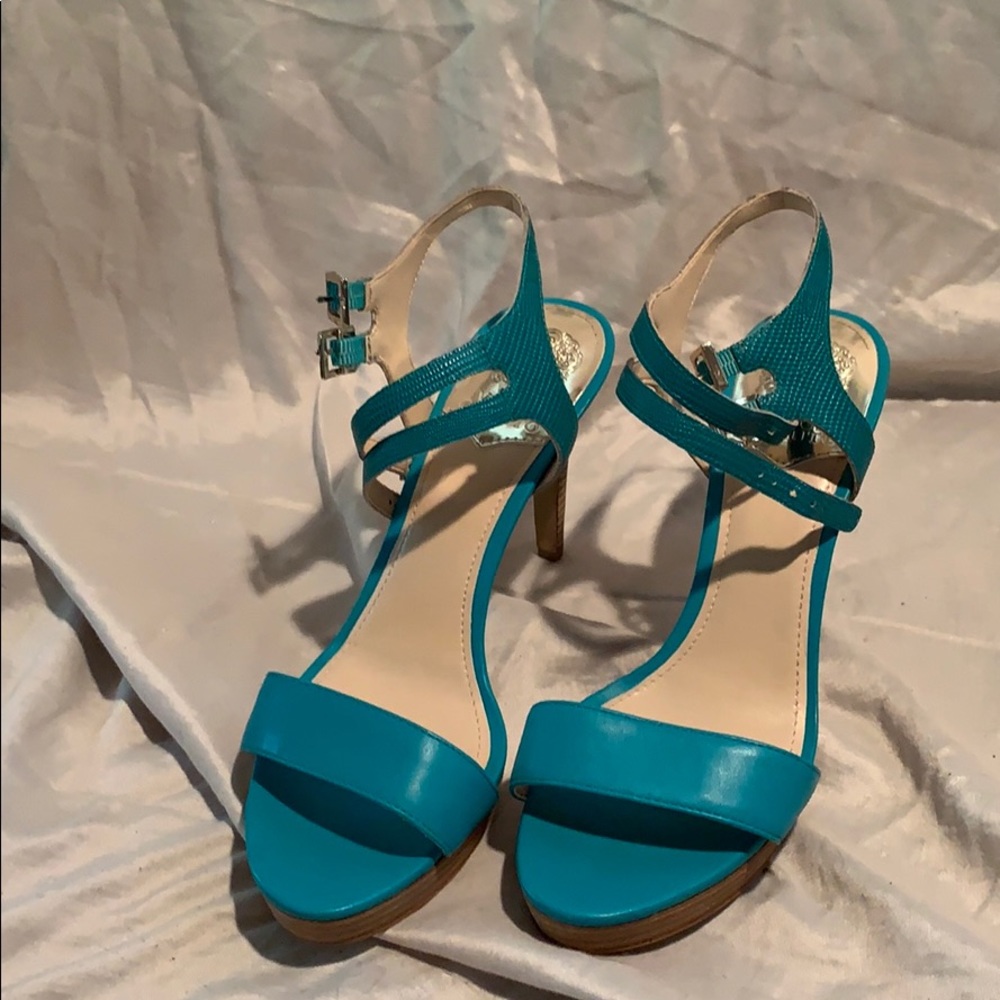 Stunning teal wood heels